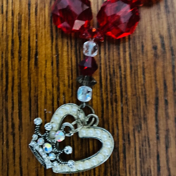 Beautiful handmade red & clear beaded necklace - Picture 5 of 6